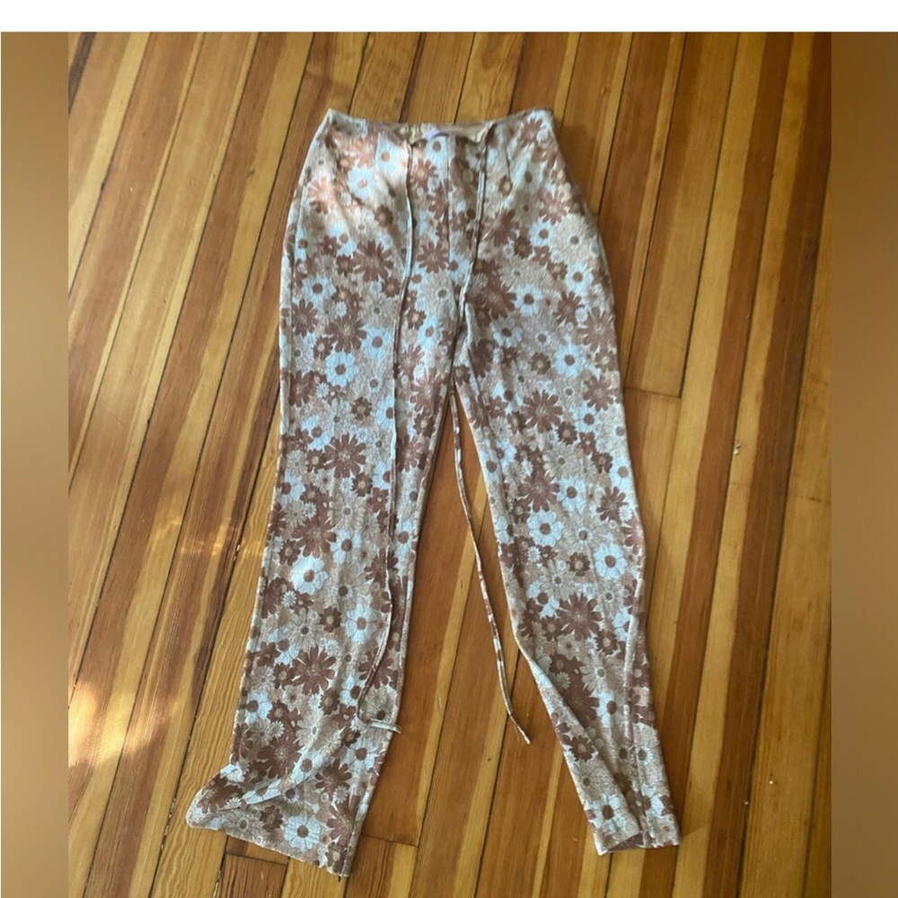 Hansen and Gretel Tova brown floral metallic retro pants. - Picture 2 of 9